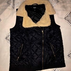 FALL VEST BLACK WITH FAUX SHERPA FUR
